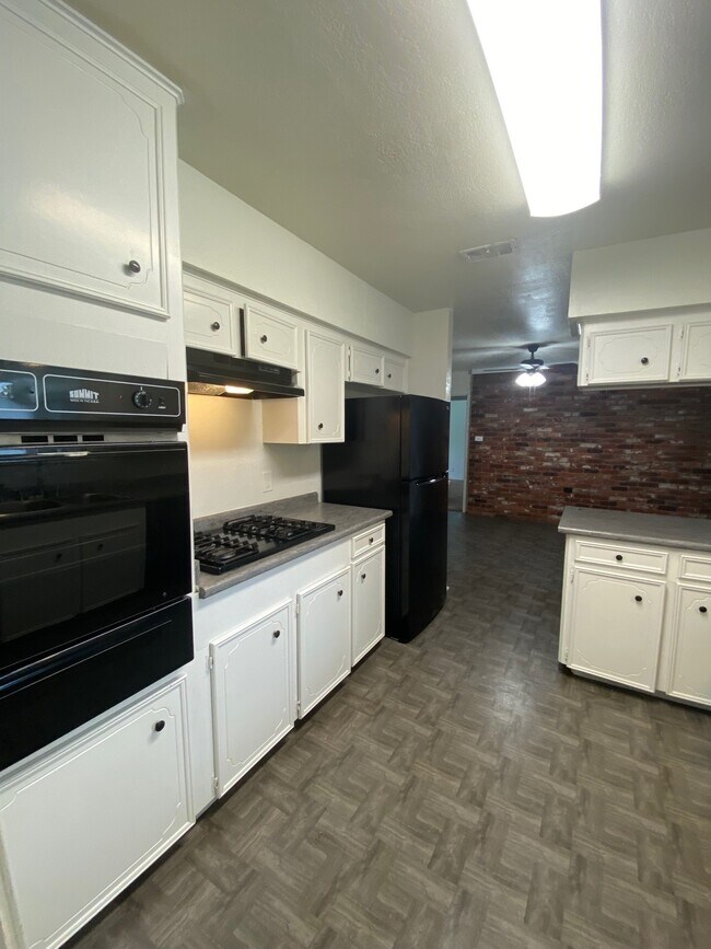 Building Photo - 7143 Triola Ln