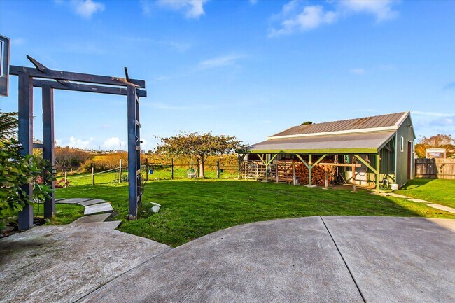 Building Photo - Custom Home on Property just outside of Eureka!