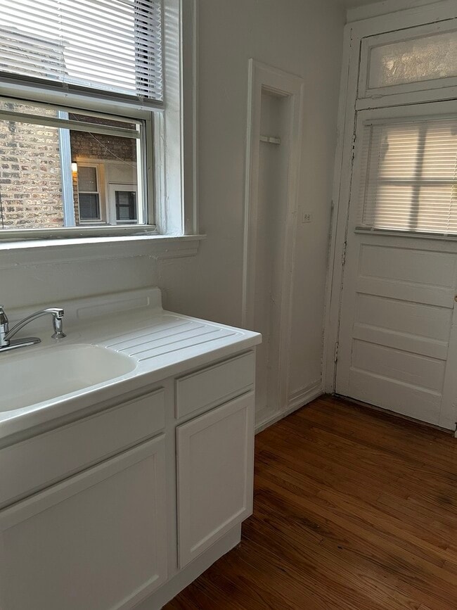 Building Photo - 4957 N Whipple St