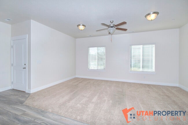 Building Photo - 1807 N Crest Rd