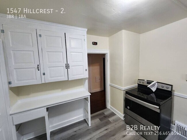 Building Photo - 1547 Hillcrest-2.