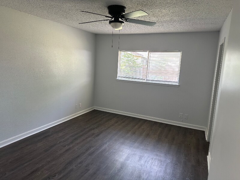 Building Photo - 5524 Lochmoor