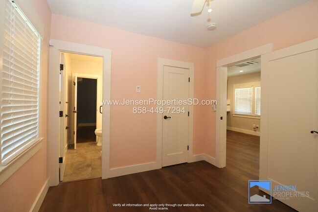 Building Photo - 2BR/1BA HOUSE w/ DRIVEWAY + GARAGE, WASHER...