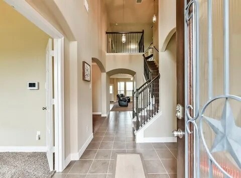 Building Photo - 2575 Riverway Dr