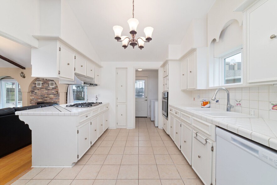 Building Photo - 17403 Mossforest Dr
