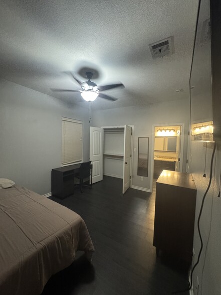Building Photo - 3108 Cullen Trl