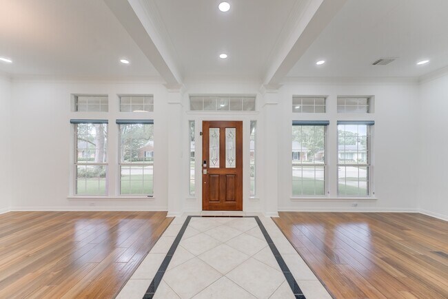 Building Photo - 7906 Del Monte Dr