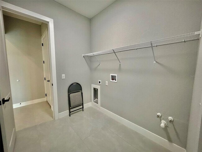 Building Photo - 15109 Aquarius Cir