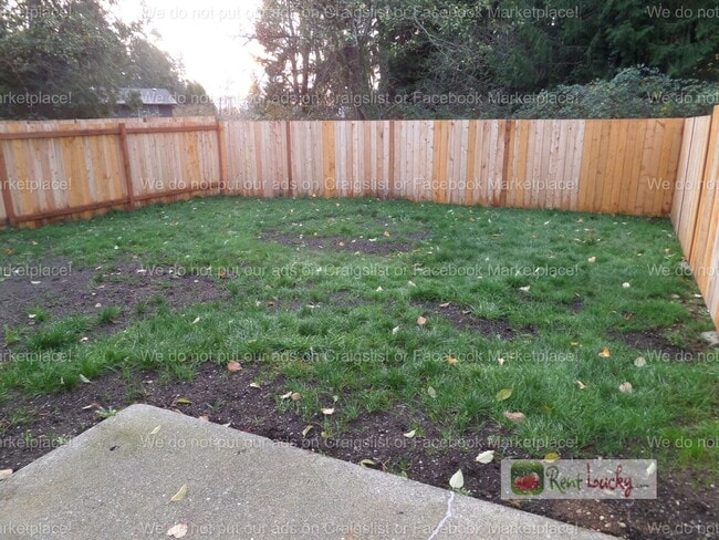 Building Photo - Freshly Updated 3-Bedroom Duplex w/Attached Garage in Great Federal Way Location!!