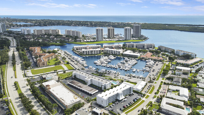 Building Photo - 155 Yacht Club Dr