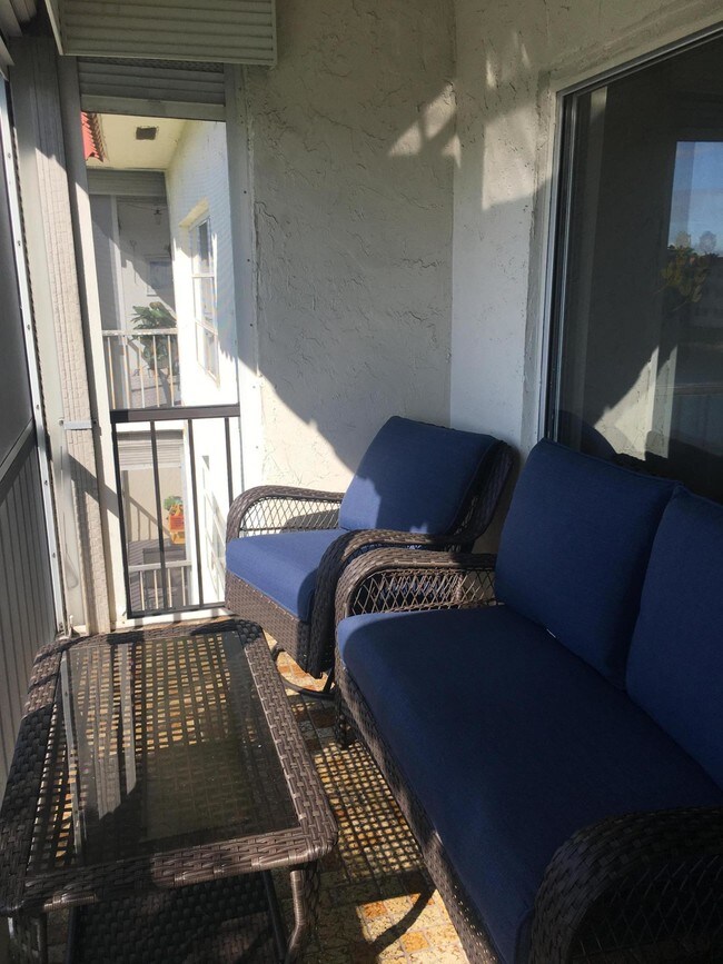 Building Photo - 361 S Hollybrook Dr