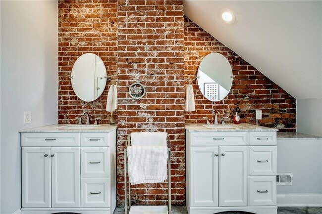 Building Photo - 276 46th St