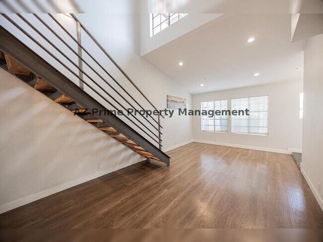 Building Photo - 8625 E Belleview Pl