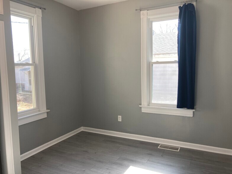 Building Photo - 8 N Indiana Ave