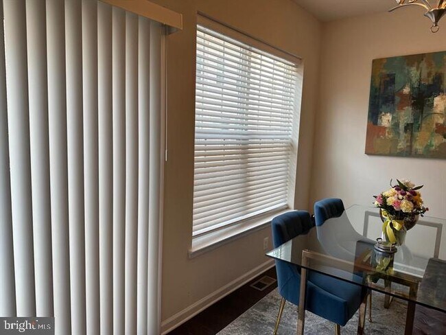 Building Photo - 7118 Rowlock Aly