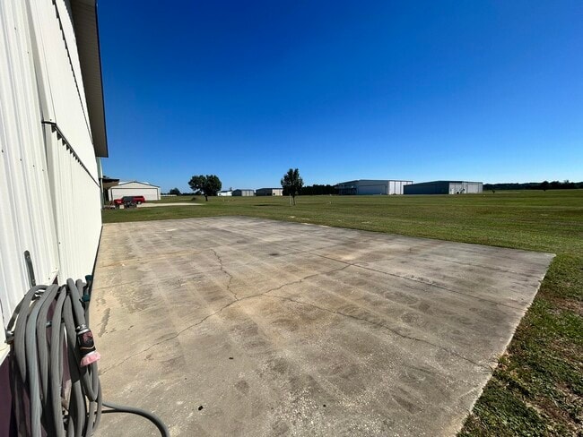 Building Photo - 1500 Vinson Ray Rd