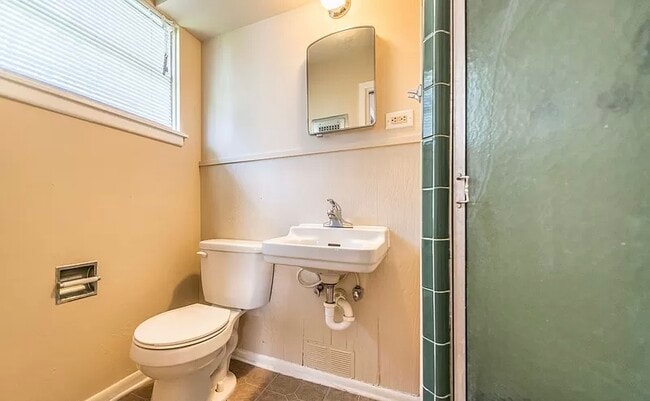 Building Photo - 7527 Dell Oak Dr