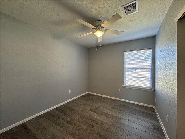 Building Photo - 514 Bertloma St