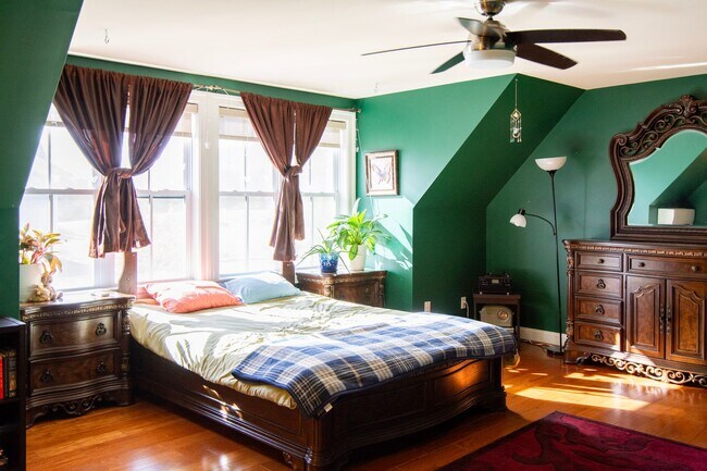 Building Photo - 6883 Birmingham Dr