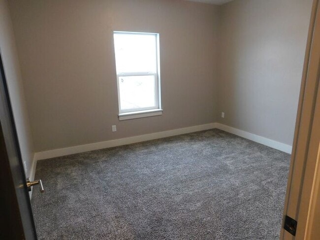 Building Photo - Spacious 5-Bedroom Home with Luxury Features & Prime Location!