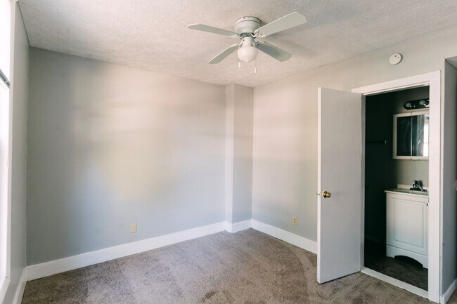 Building Photo - 1809-1811 Morton - Four Eight