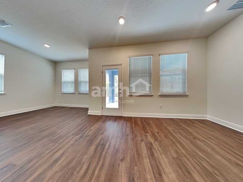 Building Photo - 6413 Emerald Hls Wy