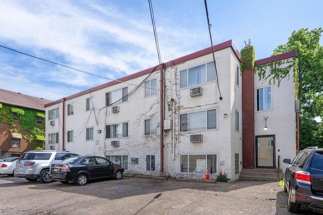 Building Photo - 2112 Garfield Ave