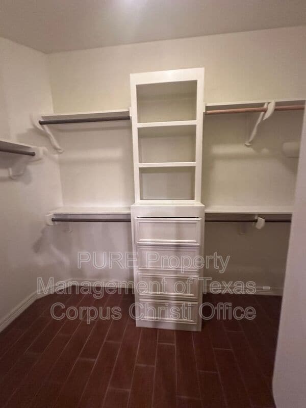 Building Photo - 6902 Anastasia Dr