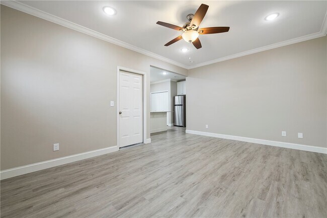 Building Photo - 605 N 7th St
