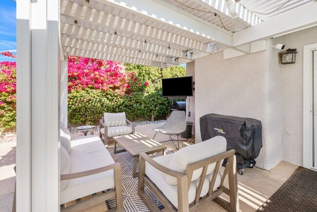 Building Photo - 43911 La Carmela Dr