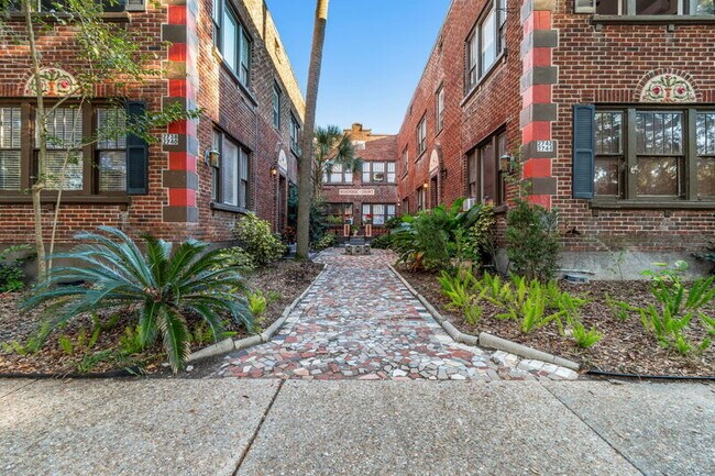 Building Photo - 2738 Riverside Ave