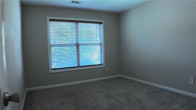 Building Photo - 3440 Kentwater Dr