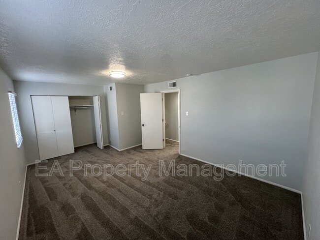 Building Photo - 6012 Calle Nueve NW