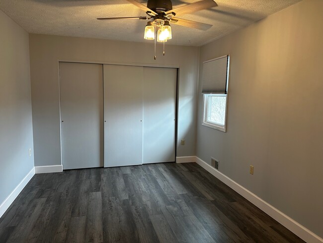 Building Photo - 5 White Oak Bend