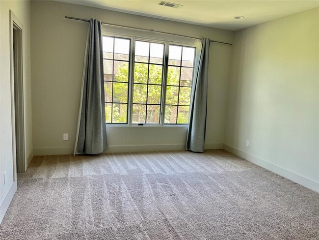 Building Photo - 4924 Upper James St