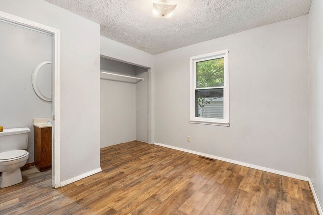 Building Photo - 631 S Newton Ave