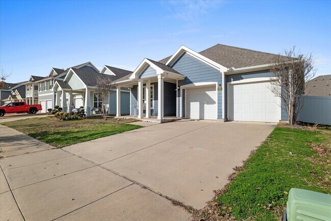 Building Photo - 9141 Blackstone Dr