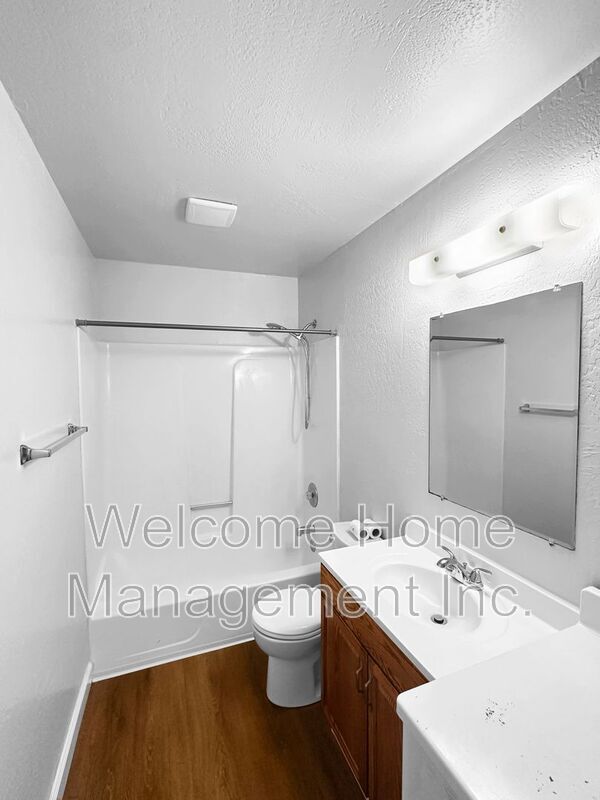 Building Photo - 15636 Usher St