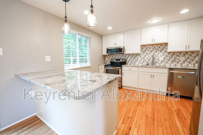 Building Photo - 5901 Beech Tree Dr
