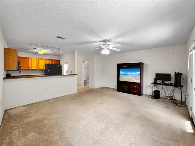 Building Photo - 994 Scenic Oak Ln