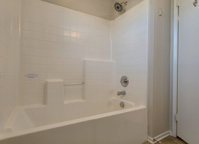 Building Photo - Canyon Hills 2 Story, 4BD, 2.5BA Lake Elsi...