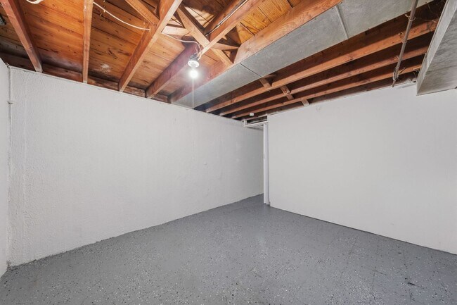 Building Photo - 8515 Jenny Dr
