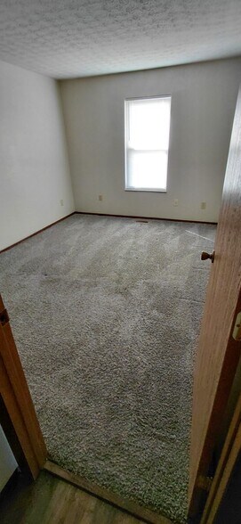 Building Photo - 2585-2587 Four Seasons Dr