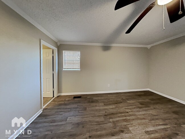 Building Photo - 5170 Hickory Dr NE