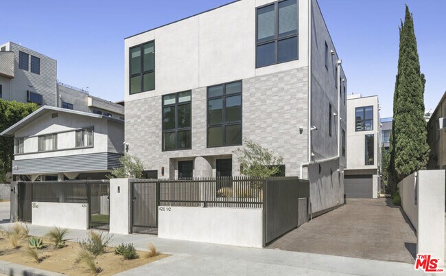 Building Photo - 426 Arnaz Dr