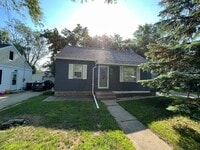 Building Photo - 304-18 1/2 18 1/2 Ave SW
