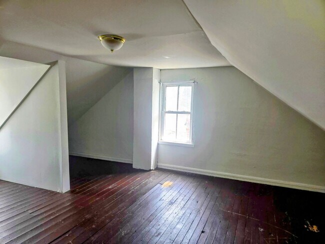 Building Photo - 322 N 14th St