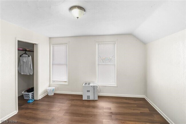 Building Photo - 505 Brown St