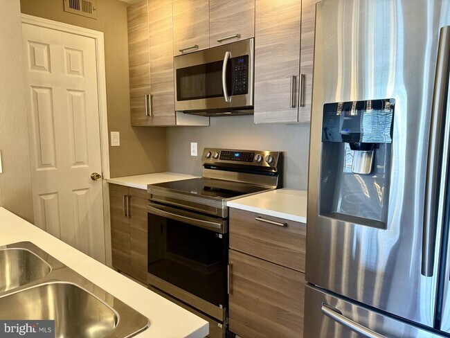 Building Photo - 12163 Penderview Terrace