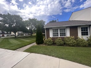 Building Photo - 536 Millshire Dr